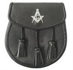 Sporran-with-Masonic-badge-on-the-flap-Opens-with-a-stud-and-a-flap