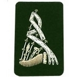 Bagpipe-Badge-Silver-Bullion-on-Green